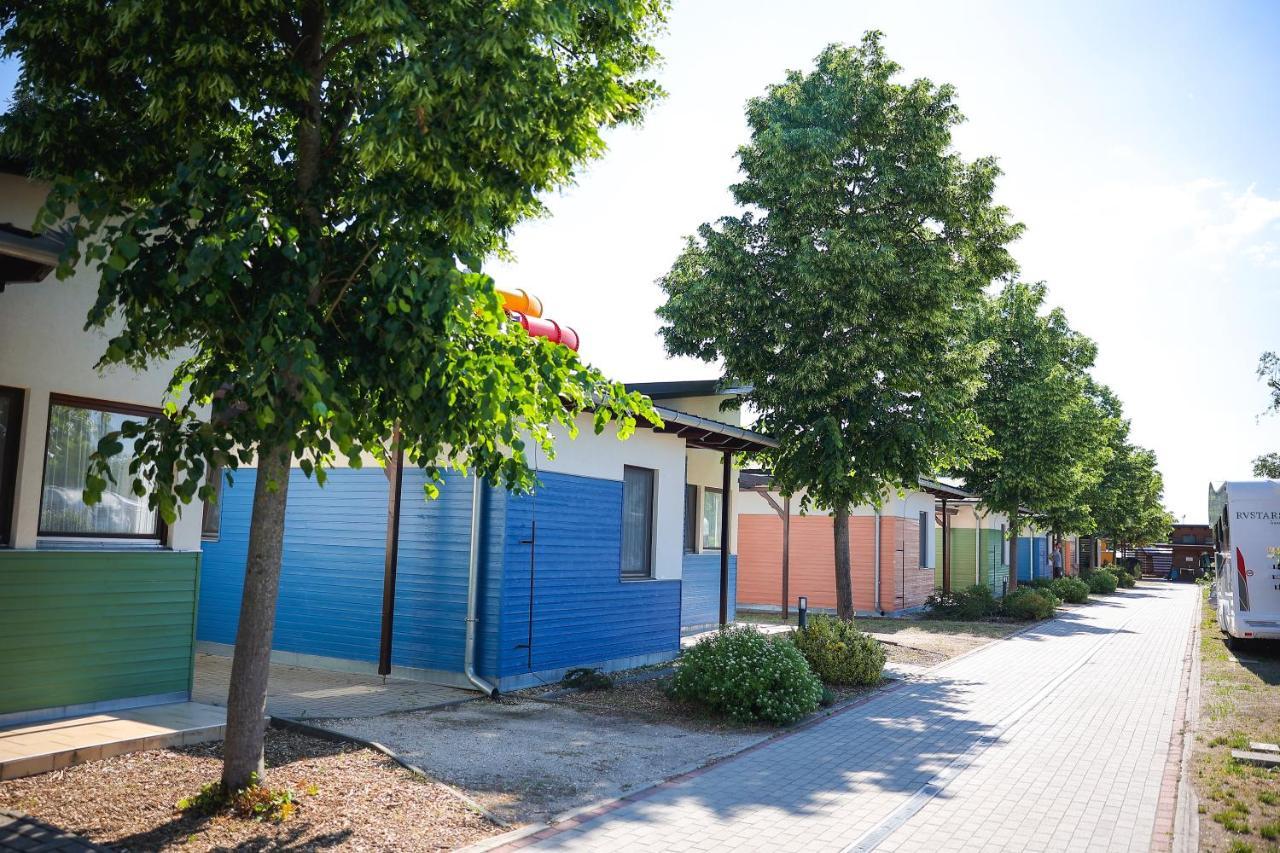 Barack Thermal & Natura Apartments Tiszakécske Exteriör bild