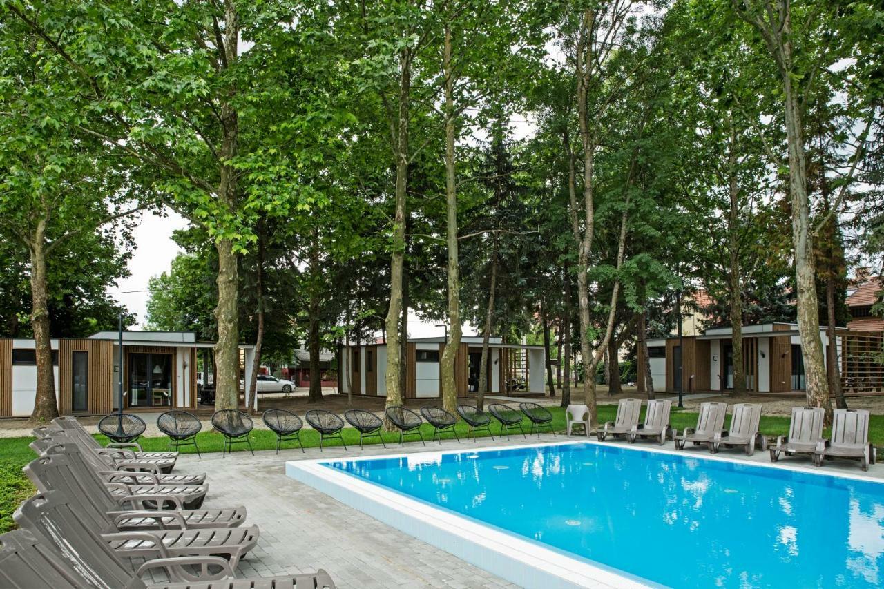 Barack Thermal & Natura Apartments Tiszakécske Exteriör bild